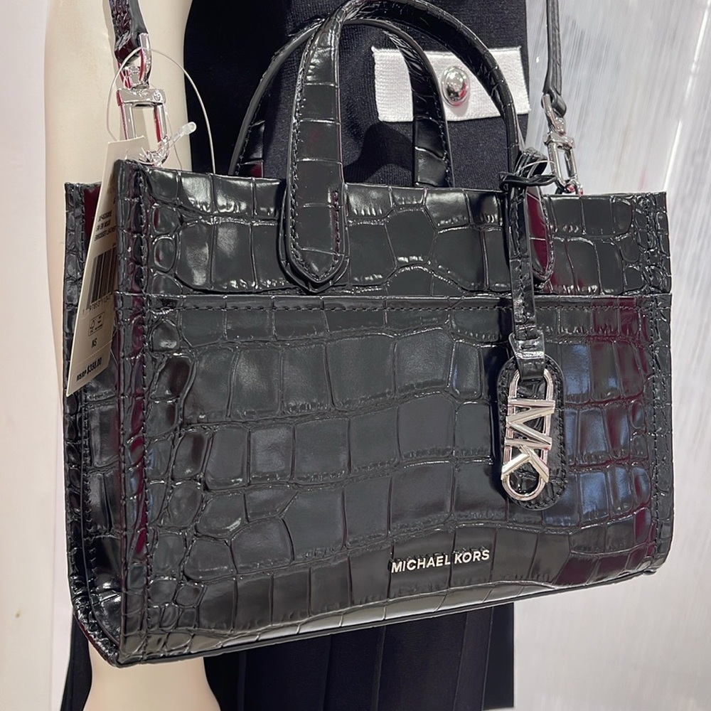 Michael Kors Gigi Small Crocodile Embossed Leather Messenger Bag
Black
NWT - Picture 15 of 16